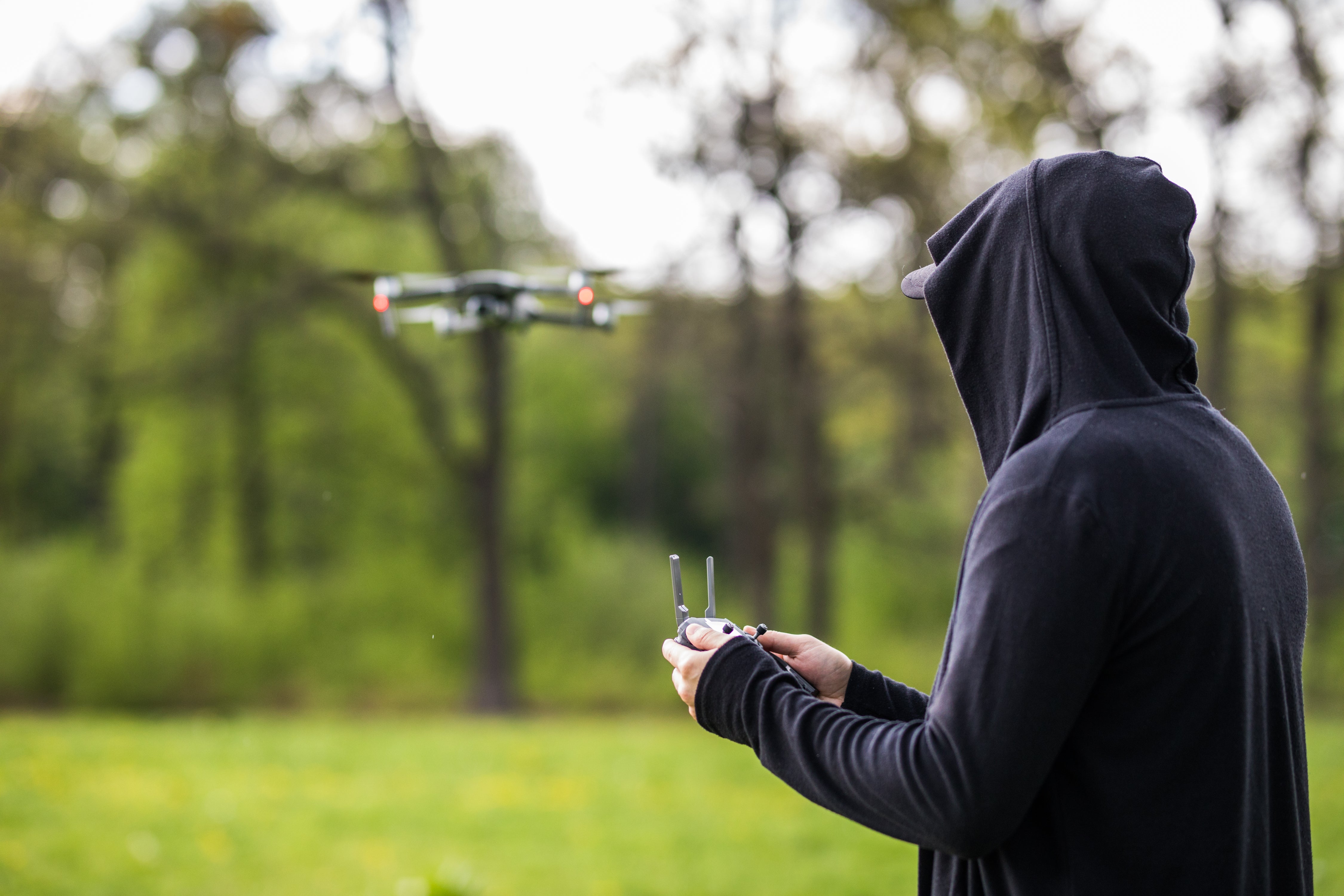 Waarom drones slechts een aanvulling kunnen zijn op een professionele surveillancedienst!